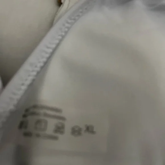 Bikini - Picture 3 of 3